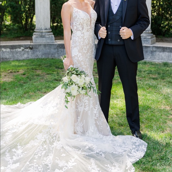 Enzoani Ora Wedding gown - Wedding size 4 - fits size 2 MESSAGE ME TO BUY**** - Picture 1 of 9